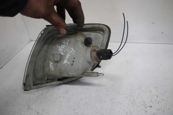 CLIGNOTEUR DROIT HYUNDAI TRAJET - Vue 2